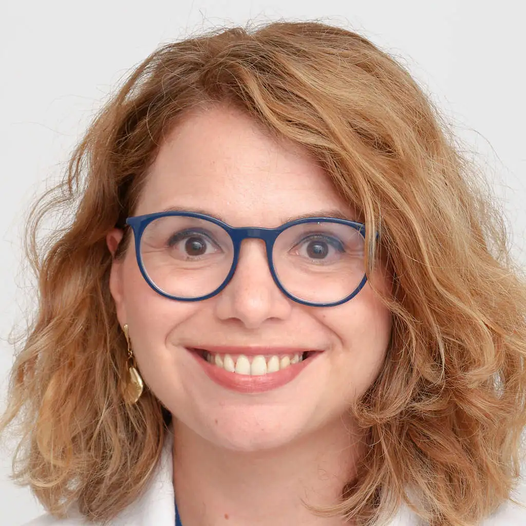 Dr Alexandra Miere